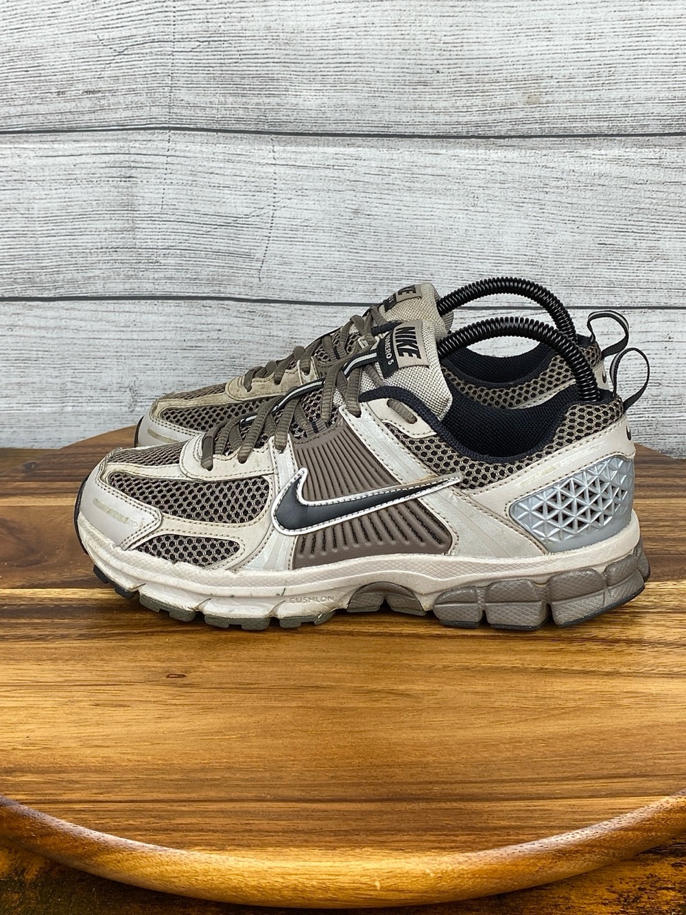 Nike Zomero 5 Grey Cave Stone Sneakers HF6998-010 Women’s Shoe Size 7 / 5.5Y
